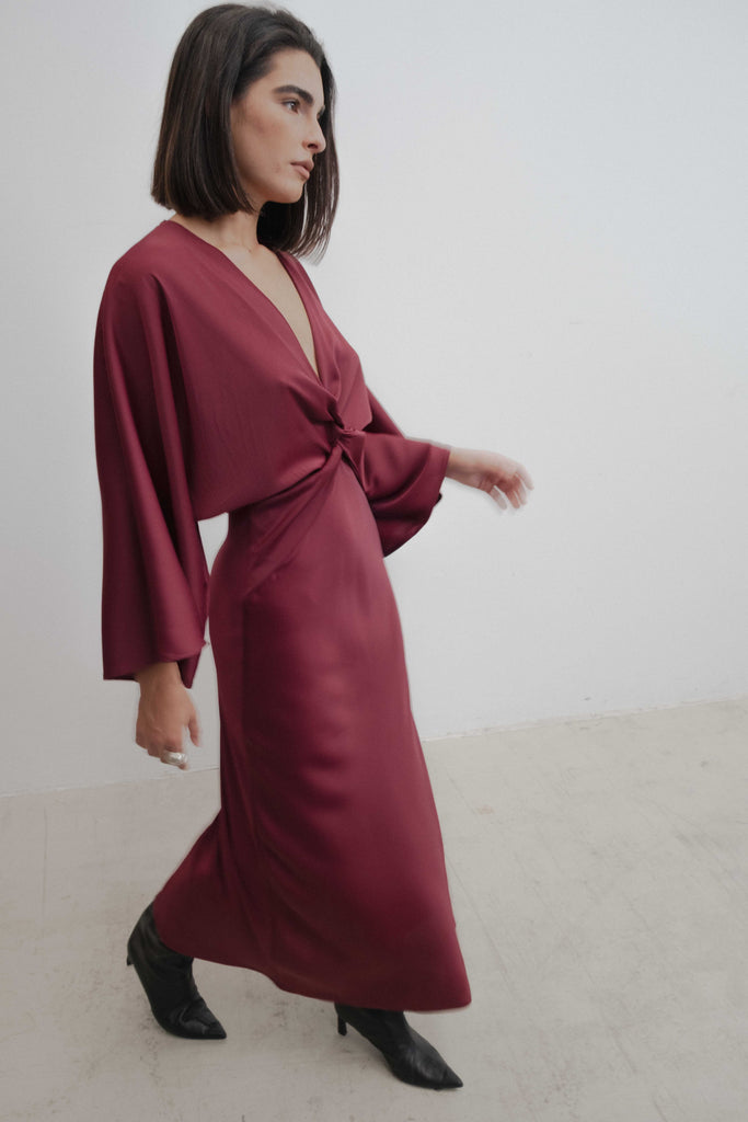 Vestido de Cetim com Nó - vista lateral