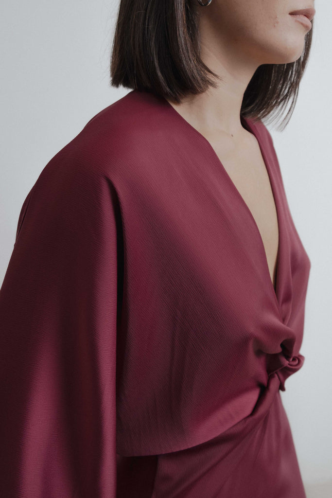Vestido de Cetim com Nó - detalhe manga